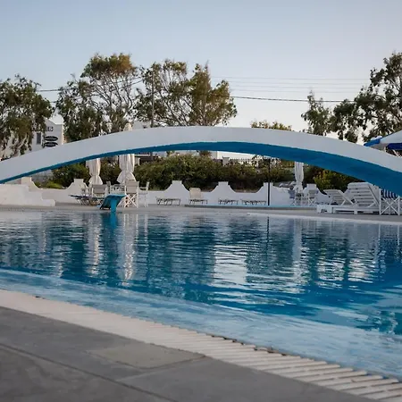 Pensjonat The F Karterados (Santorini)