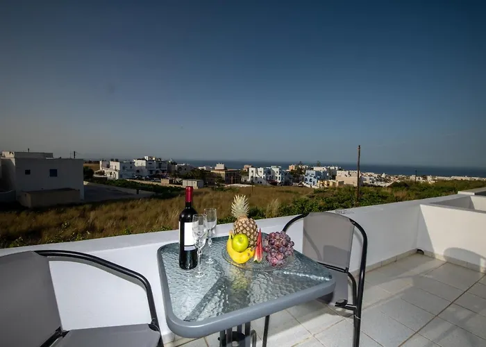 The F Karterados (Santorini)