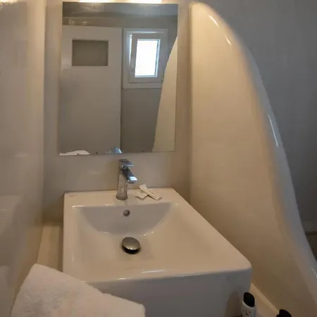 The F Guest house Karterados (Santorini)