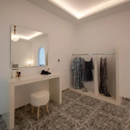 The F Guest house Karterados (Santorini)