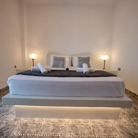 Gasthof The F Karterados (Santorini)