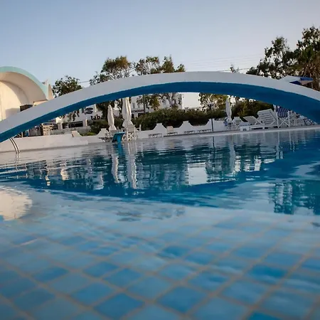 The F Karterados (Santorini)