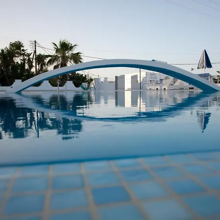 Gasthof The F Karterados (Santorini)