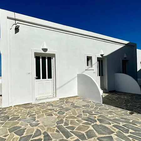 The F 3* Karterados (Santorini)