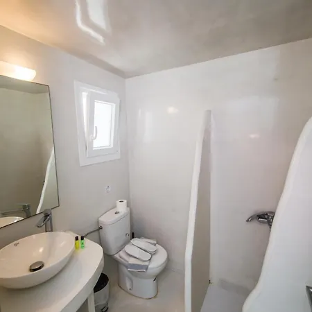 The F Karterados (Santorini)